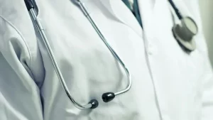 Image article BFMTV, blouse de medecin