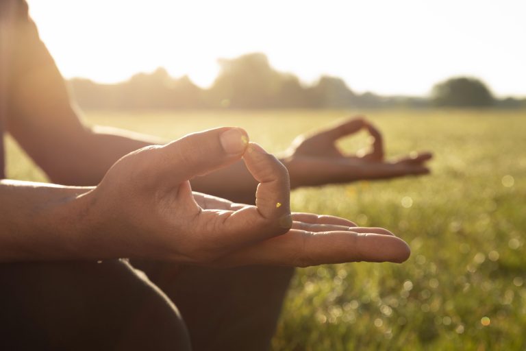 Lire la suite à propos de l’article Rencontre avec Hélène Pourquier : Yoga et méditation  (2021)
